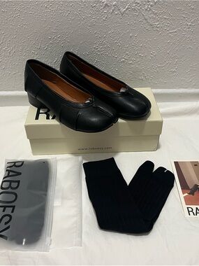Women's Black Split-Toe Ballet Flats